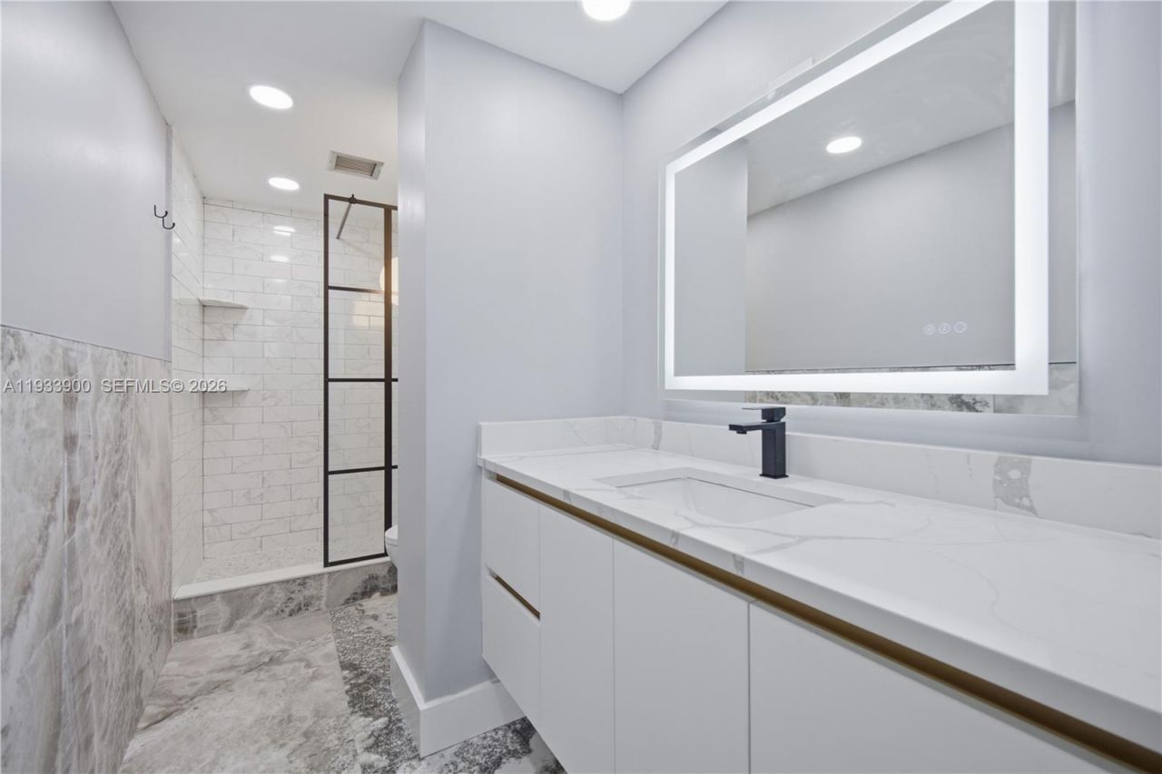 4200 Hillcrest Dr , Unit 802, Hollywood, FL 33021 Photo