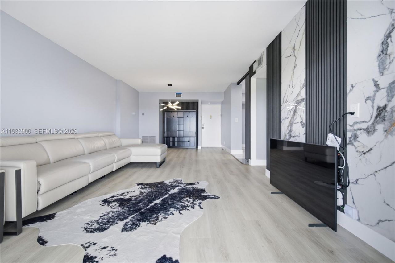 4200 Hillcrest Dr , Unit 802, Hollywood, FL 33021 Photo