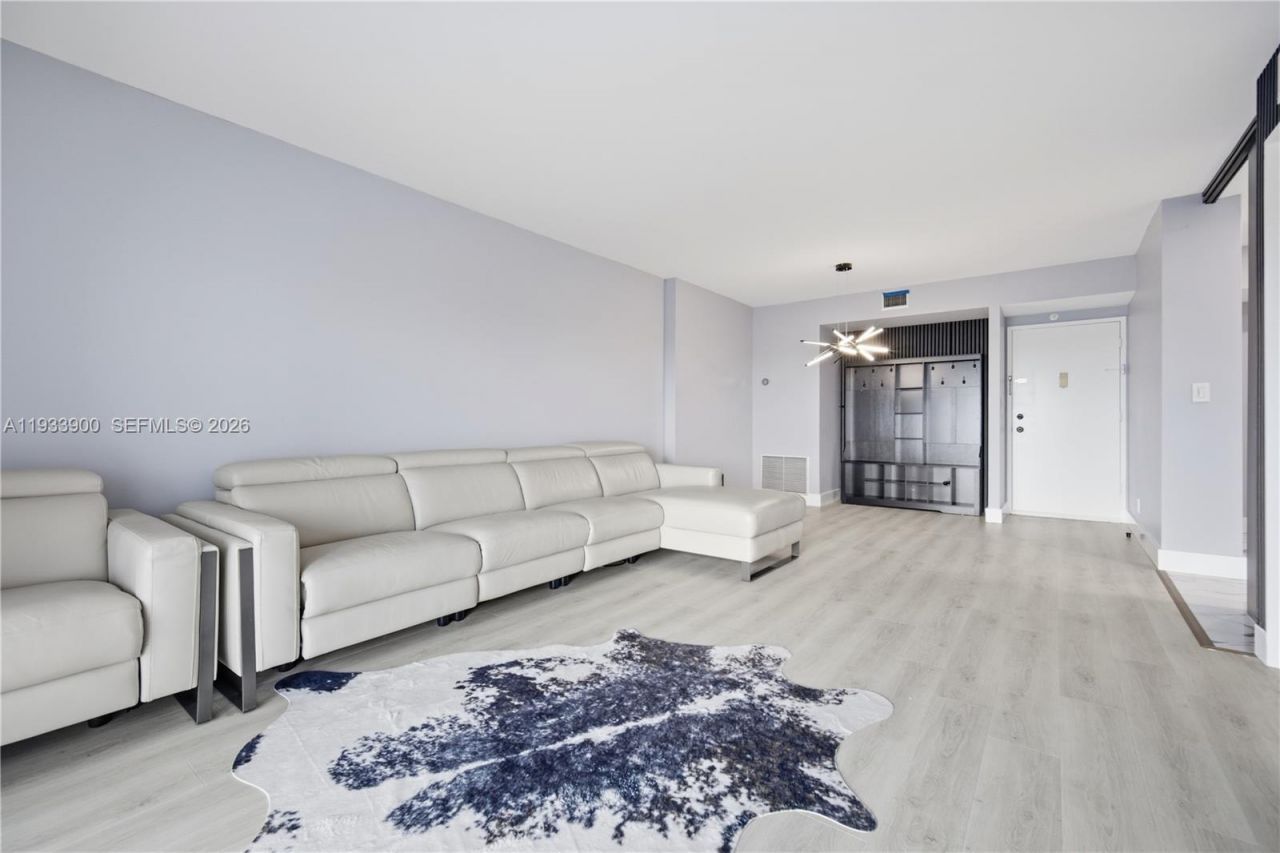 4200 Hillcrest Dr , Unit 802, Hollywood, FL 33021 Photo