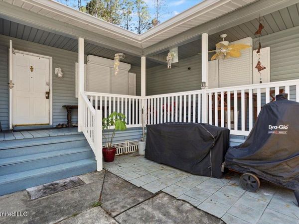 6193 E Lincoln Street, Bay Saint Louis, MS 39520