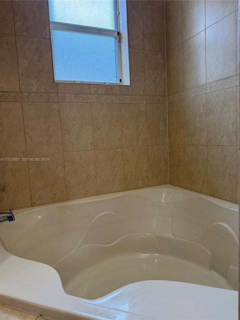 1055 NE 85th St, Unit 1055, Miami, FL 33138 Photo