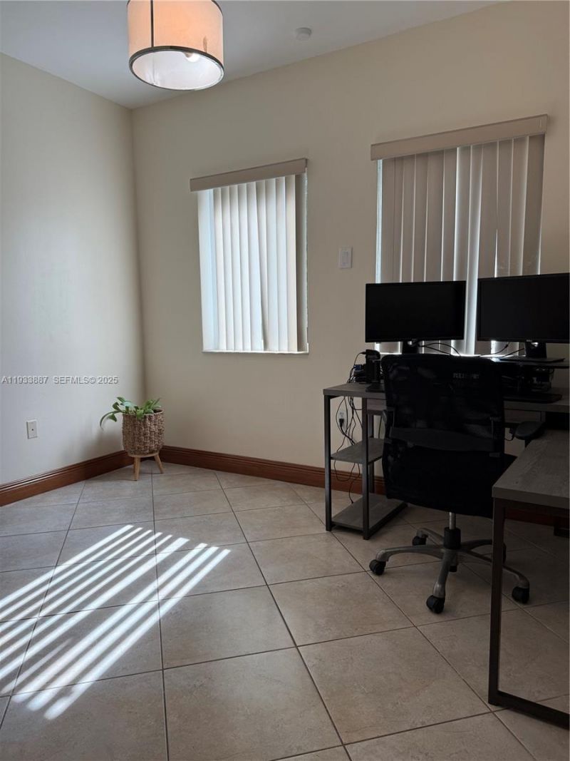 1055 NE 85th St, Unit 1055, Miami, FL 33138 Photo