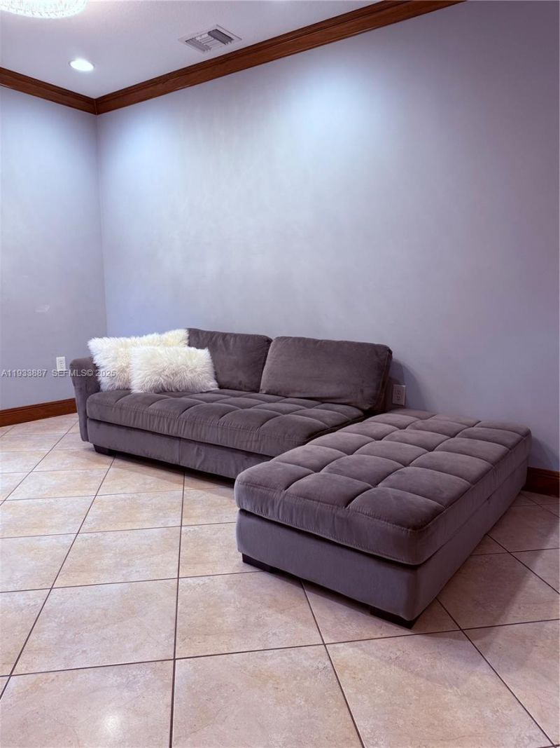 1055 NE 85th St, Unit 1055, Miami, FL 33138 Photo