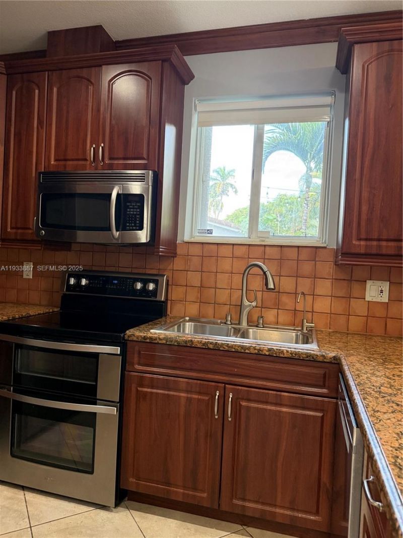 1055 NE 85th St, Unit 1055, Miami, FL 33138 Photo