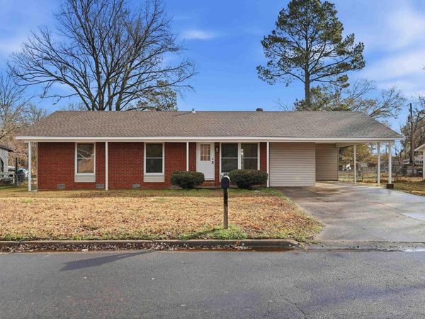 803 S Louisville, Russellville, AR 72801