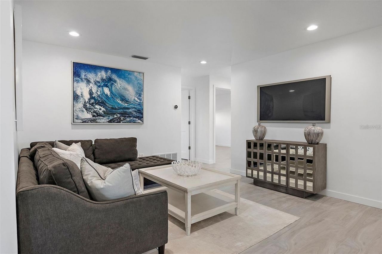 1984 Kansas Avenue Ne, Saint Petersburg, FL 33703 Photo