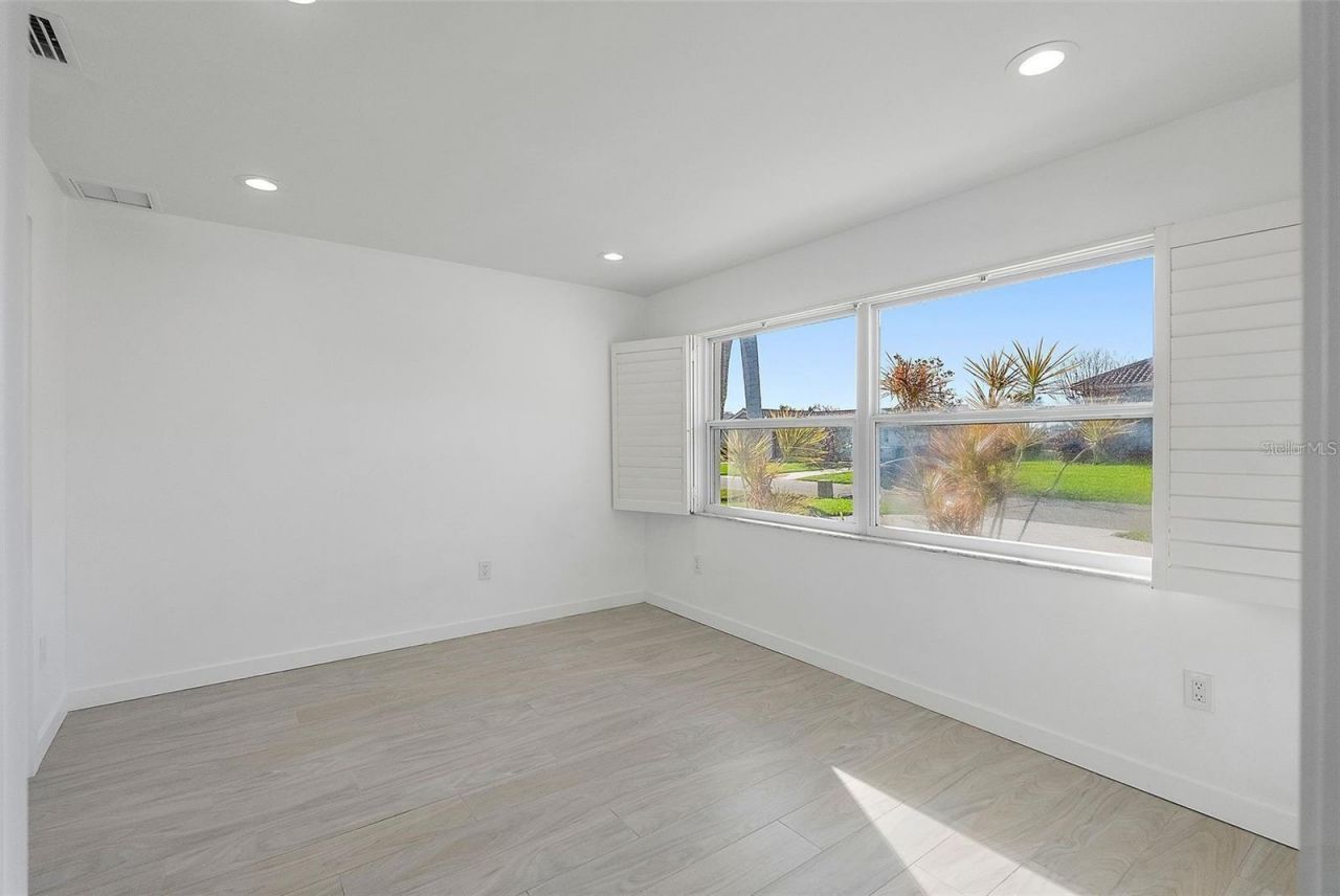 1984 Kansas Avenue Ne, Saint Petersburg, FL 33703 Photo