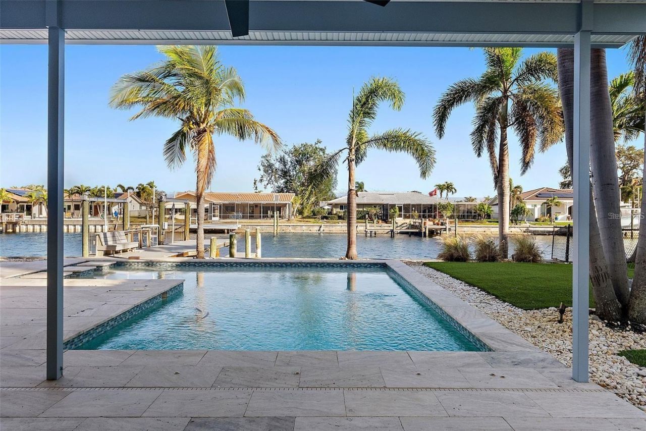 1984 Kansas Avenue Ne, Saint Petersburg, FL 33703 Photo