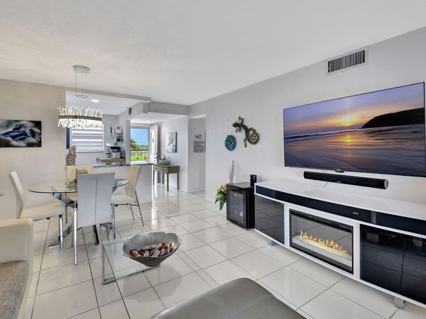 2615 NE 3rd Ct, Unit 411, Boynton Beach, FL 33435