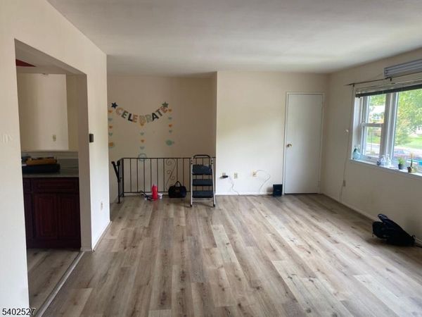 182 Evergreen Rd, Edison, NJ 08837