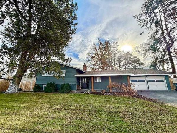 825 W Ridgeway Avenue, Hermiston, OR 97838