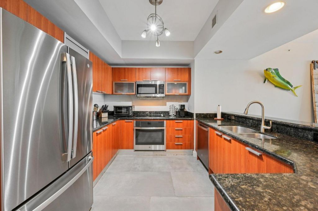 2640 Lake Shore Drive, Unit 1810, Riviera Beach, FL 33404 Photo