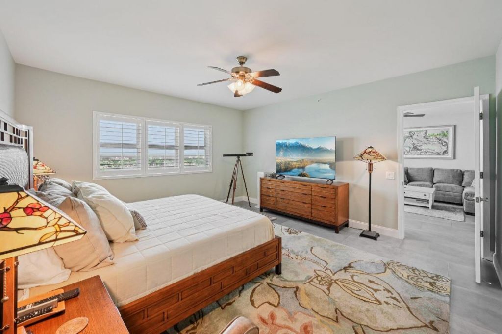 2640 Lake Shore Drive, Unit 1810, Riviera Beach, FL 33404 Photo