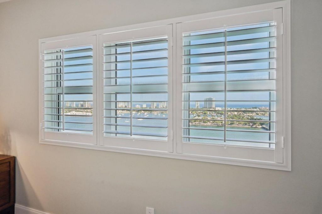 2640 Lake Shore Drive, Unit 1810, Riviera Beach, FL 33404 Photo