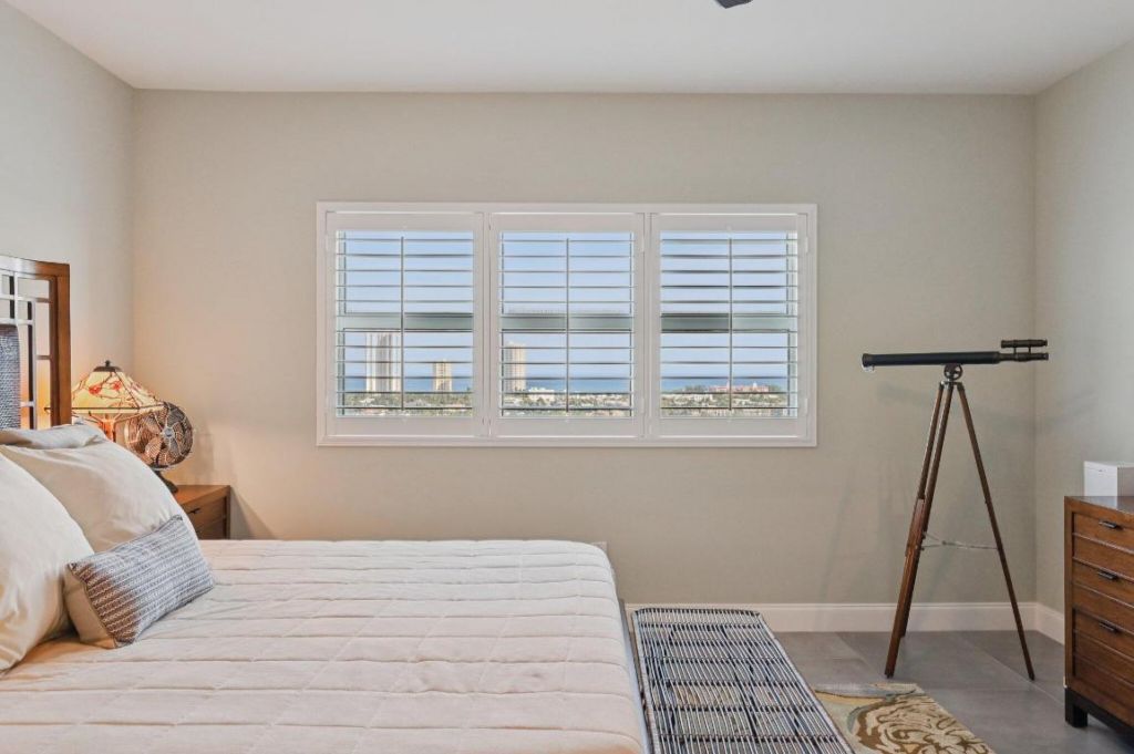 2640 Lake Shore Drive, Unit 1810, Riviera Beach, FL 33404 Photo