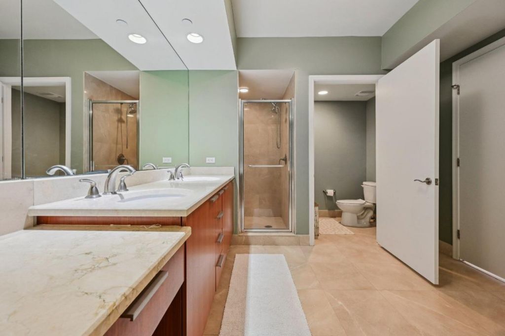 2640 Lake Shore Drive, Unit 1810, Riviera Beach, FL 33404 Photo