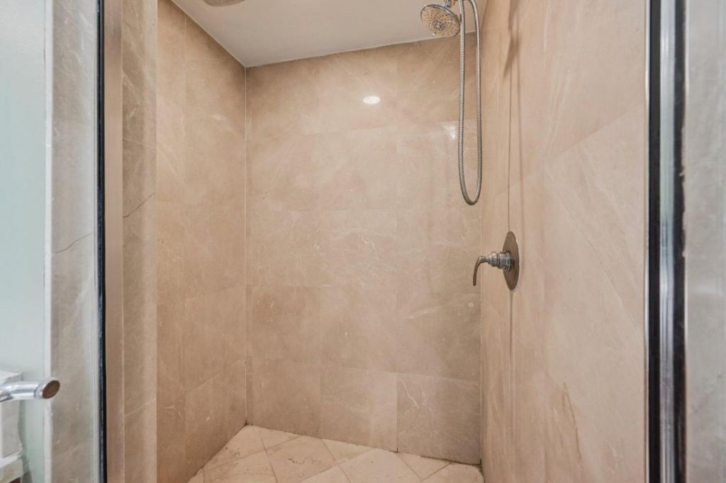 2640 Lake Shore Drive, Unit 1810, Riviera Beach, FL 33404 Photo