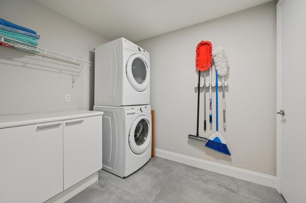 2640 Lake Shore Drive, Unit 1810, Riviera Beach, FL 33404 Photo