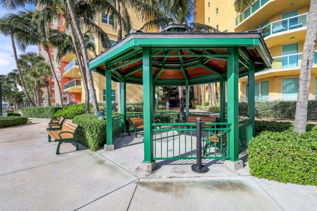 2640 Lake Shore Drive, Unit 1810, Riviera Beach, FL 33404 Photo