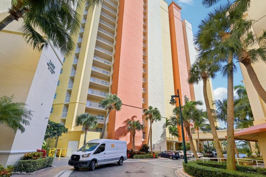 2640 Lake Shore Drive, Unit 1810, Riviera Beach, FL 33404 Photo