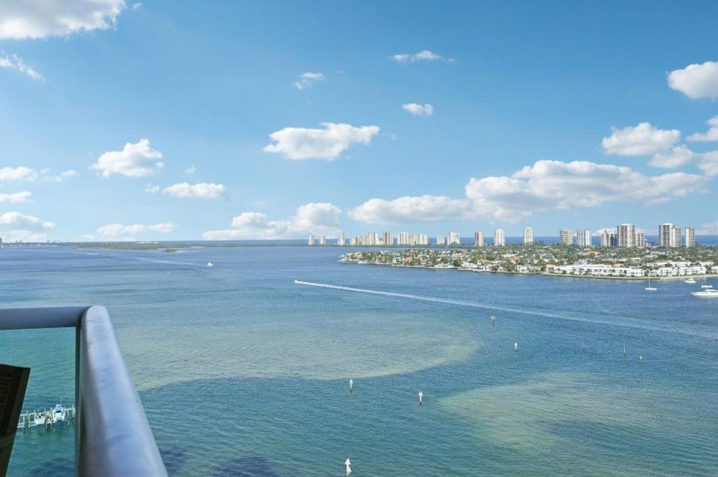 2640 Lake Shore Drive, Unit 1810, Riviera Beach, FL 33404 Photo