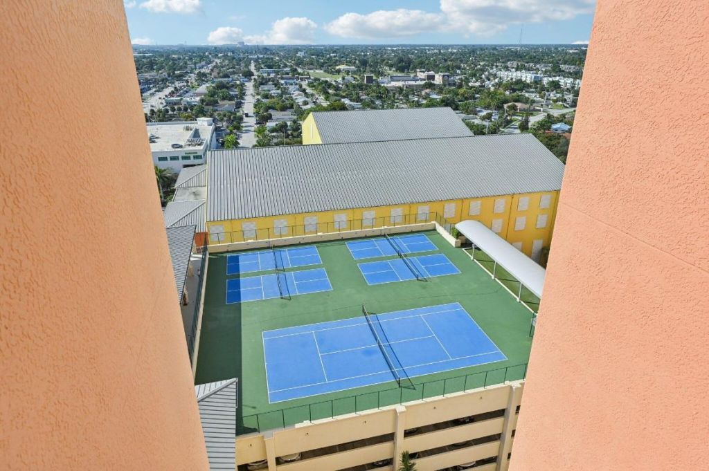 2640 Lake Shore Drive, Unit 1810, Riviera Beach, FL 33404 Photo