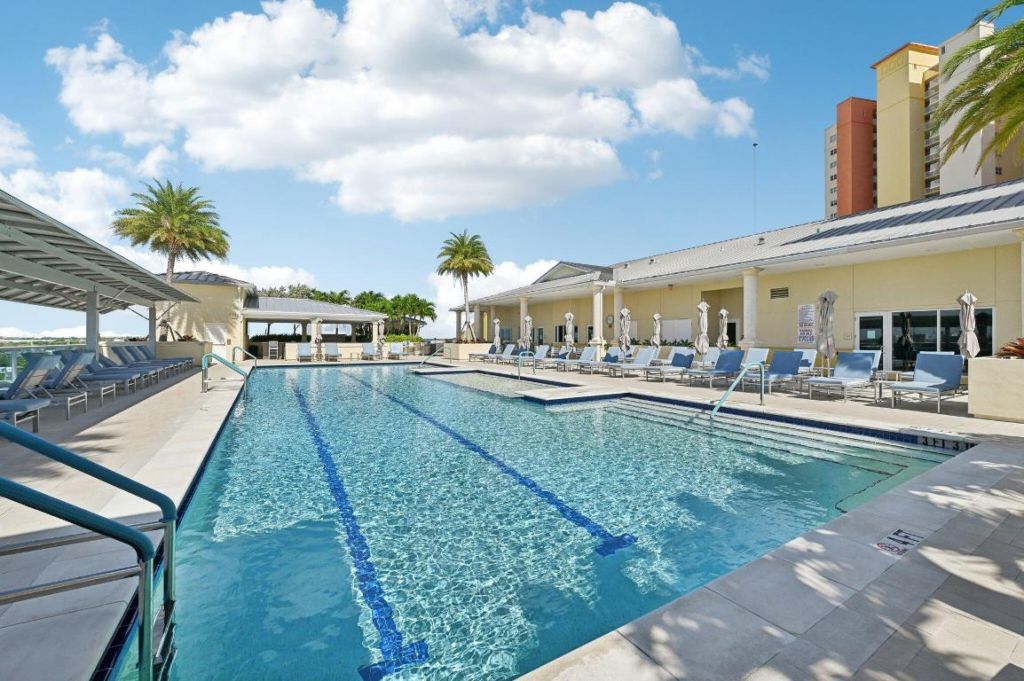 2640 Lake Shore Drive, Unit 1810, Riviera Beach, FL 33404 Photo