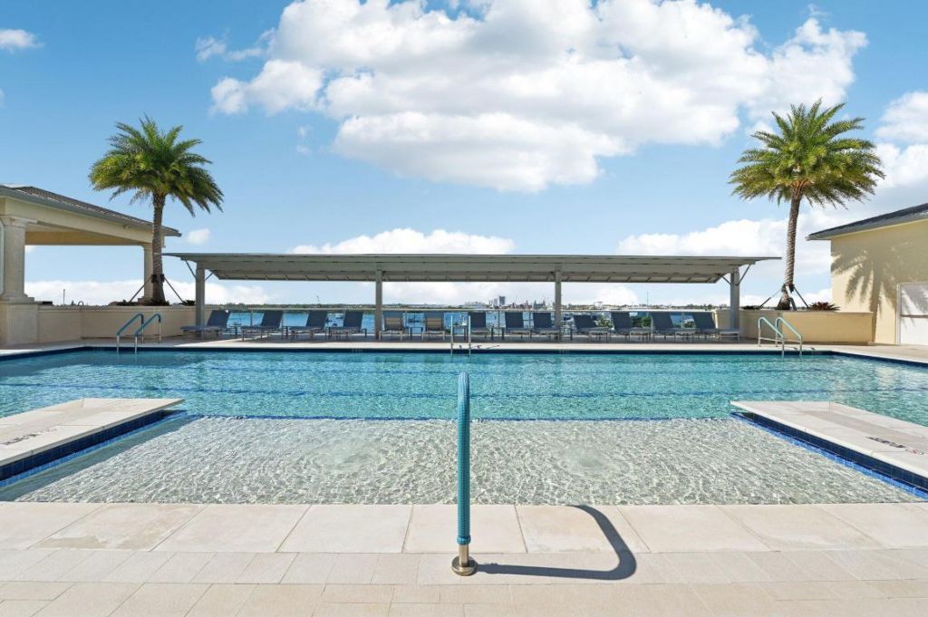 2640 Lake Shore Drive, Unit 1810, Riviera Beach, FL 33404 Photo