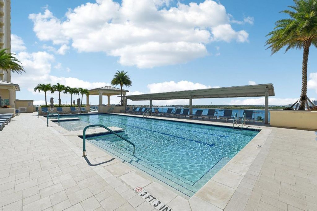 2640 Lake Shore Drive, Unit 1810, Riviera Beach, FL 33404 Photo