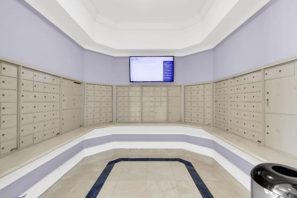 2640 Lake Shore Drive, Unit 1810, Riviera Beach, FL 33404 Photo