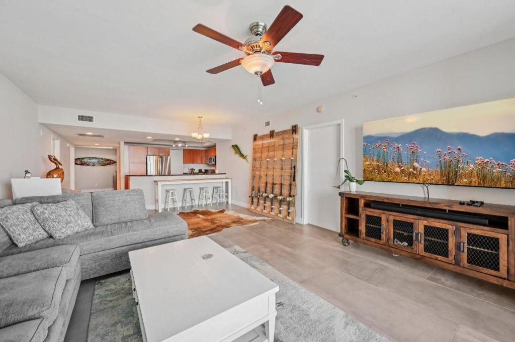 2640 Lake Shore Drive, Unit 1810, Riviera Beach, FL 33404 Photo