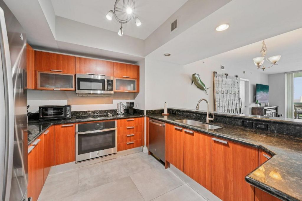 2640 Lake Shore Drive, Unit 1810, Riviera Beach, FL 33404 Photo