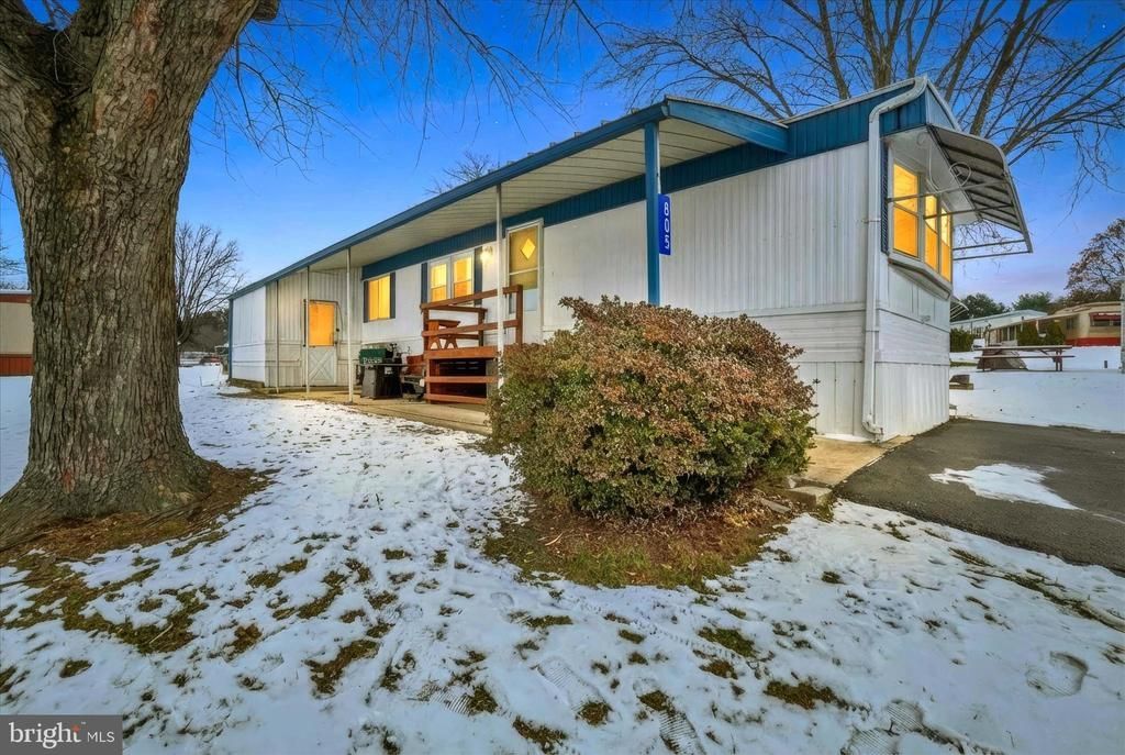 805 Lake Circle, Mount Wolf, PA 17347 Main Photo