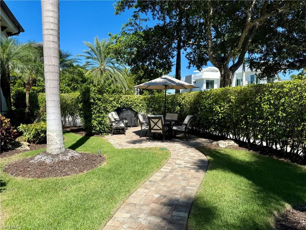 960 7th St S, Unit 103, Naples, FL 34102 Photo