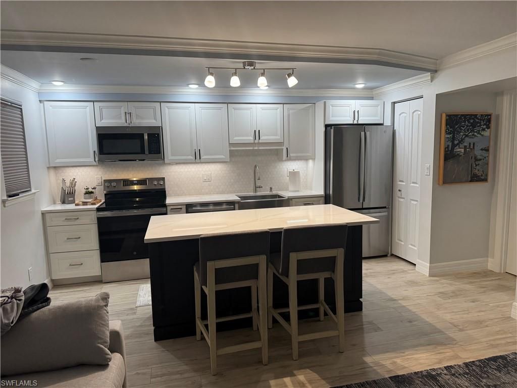 960 7th St S, Unit 103, Naples, FL 34102 Photo