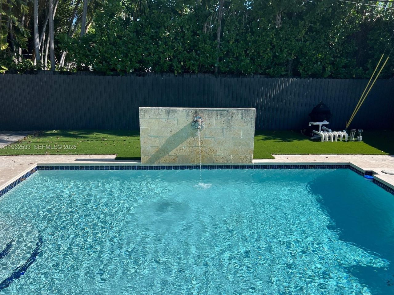 4575 Post Ave, Miami Beach, FL 33140 Photo