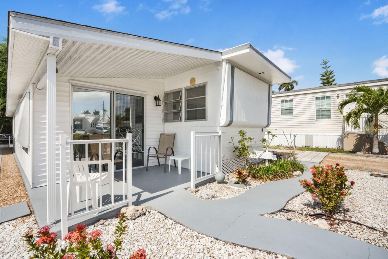 8573 SW 16th Street, Davie, FL 33324 Photo