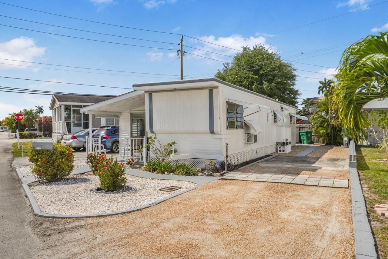 8573 SW 16th Street, Davie, FL 33324 Photo