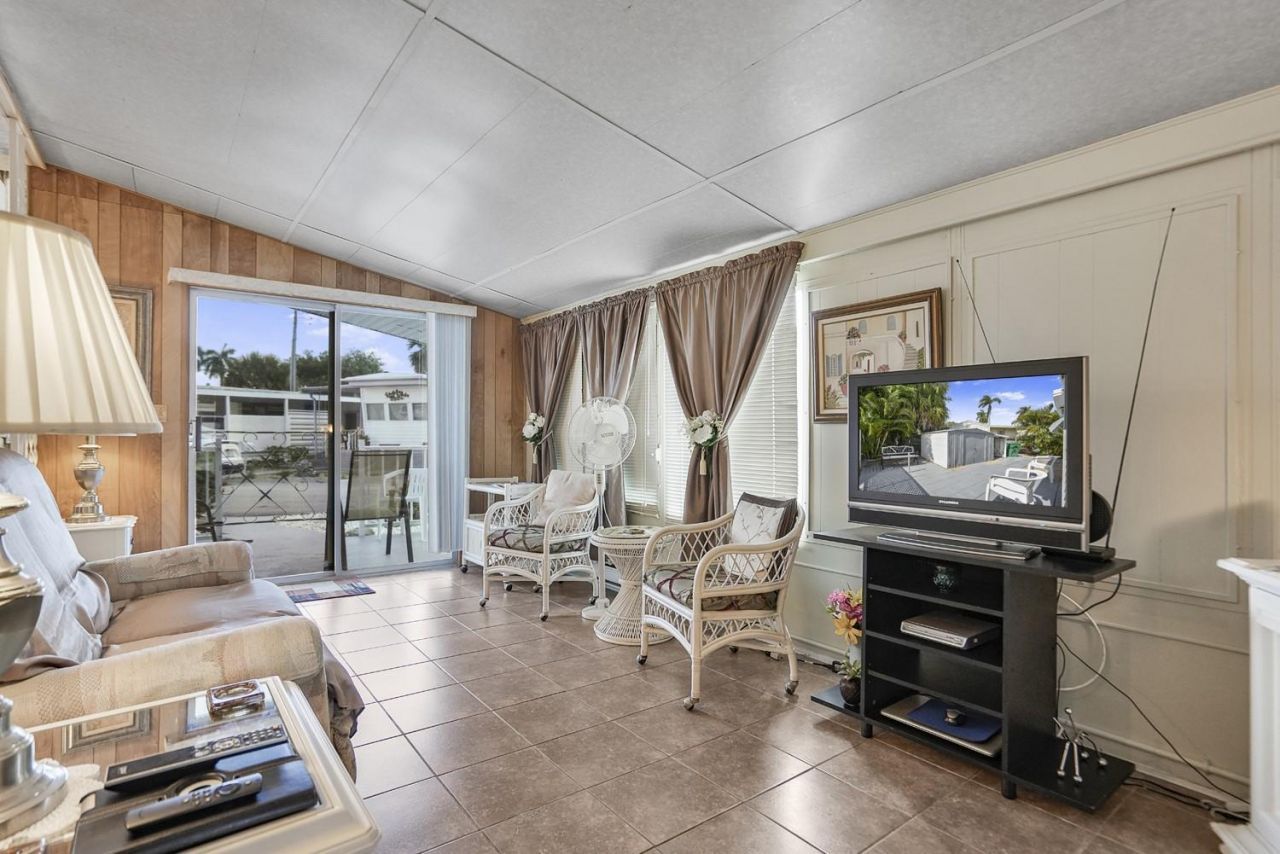 8573 SW 16th Street, Davie, FL 33324 Photo