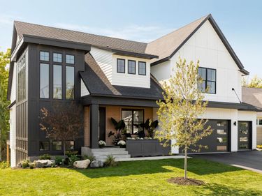 3753 Brookside Drive, Chaska, MN 55318