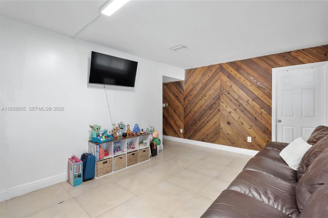 722 SW 8th St, Hallandale Beach, FL 33009 Photo