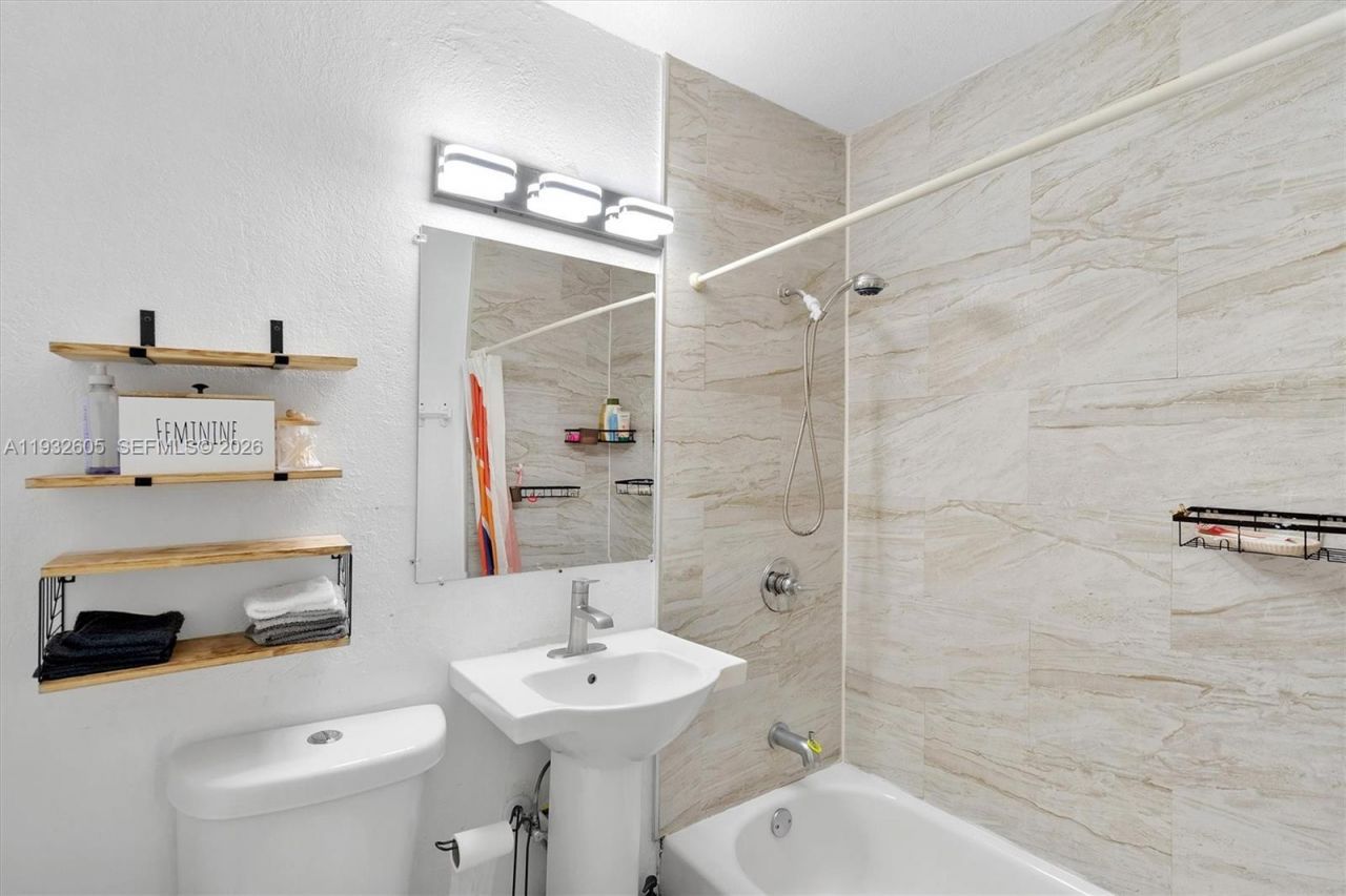 722 SW 8th St, Hallandale Beach, FL 33009 Photo