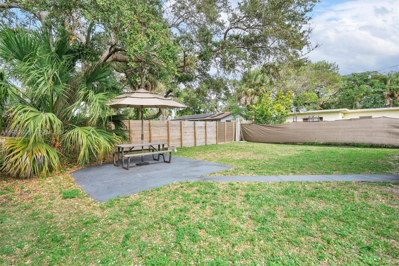 722 SW 8th St, Hallandale Beach, FL 33009 Photo