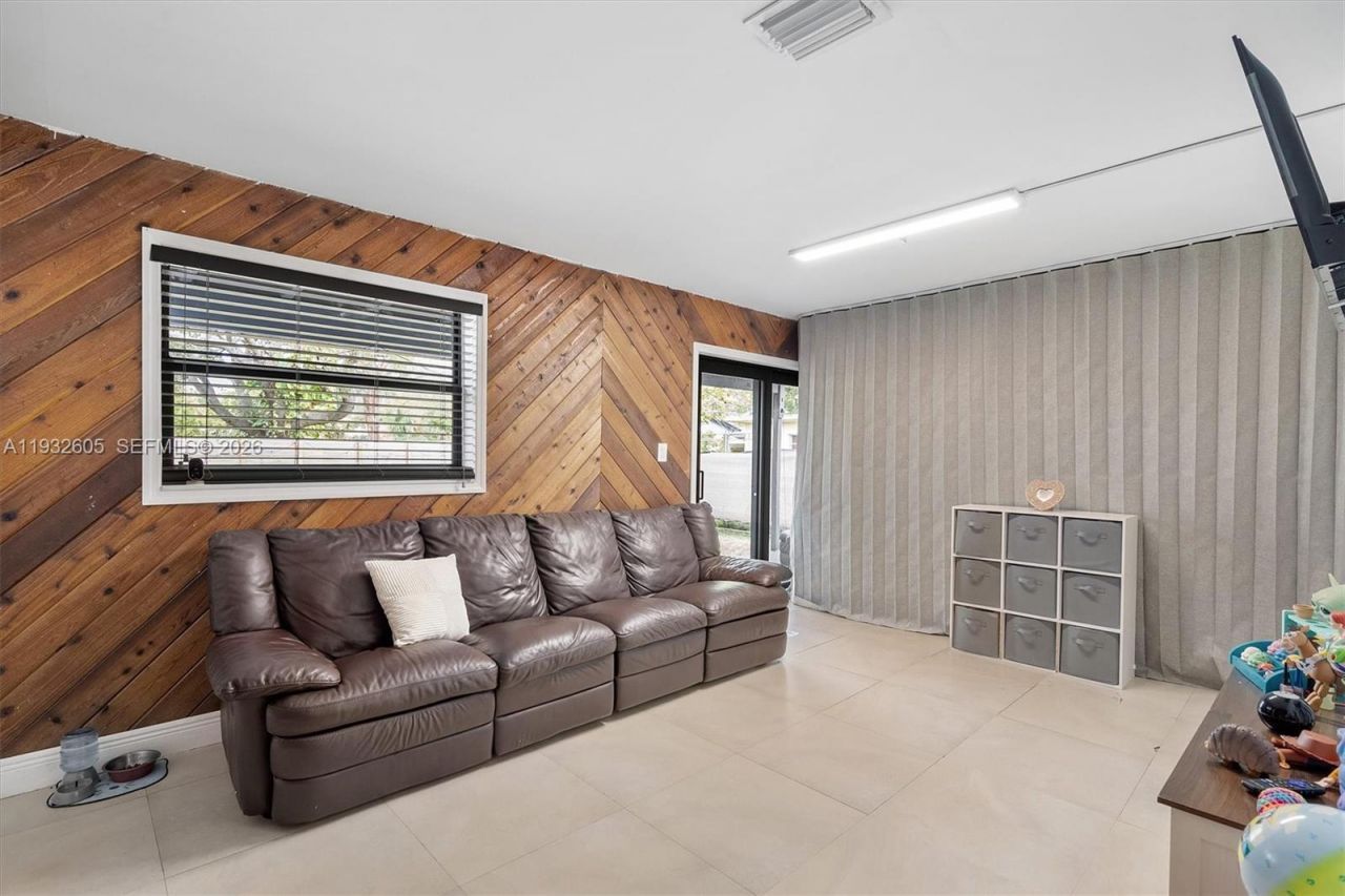 722 SW 8th St, Hallandale Beach, FL 33009 Photo