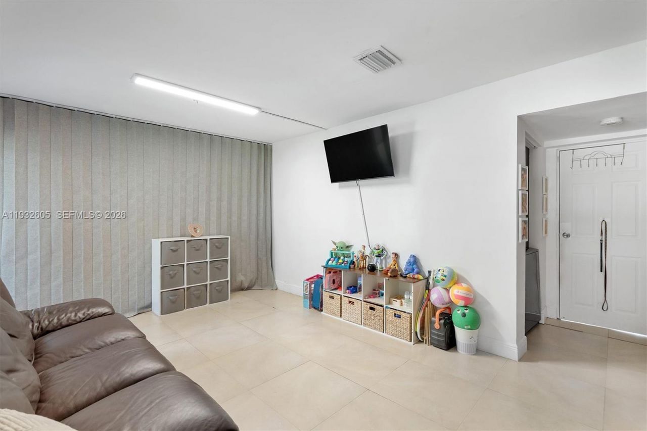 722 SW 8th St, Hallandale Beach, FL 33009 Photo