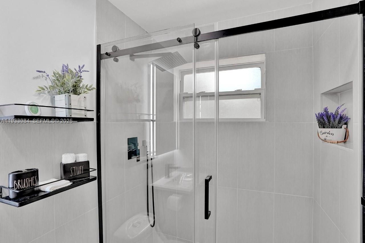 208 SE 4th St, Unit 1-2, Hallandale Beach, FL 33009 Photo