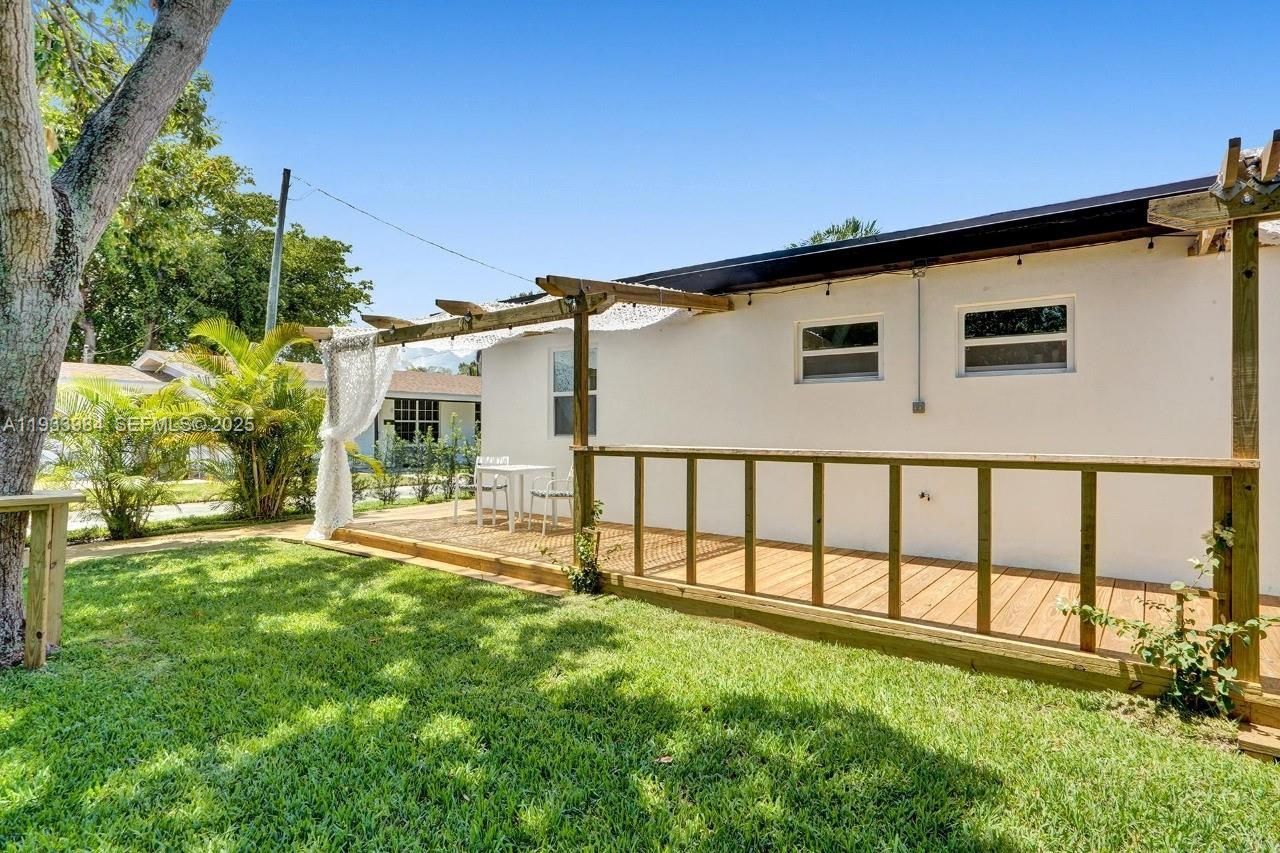 208 SE 4th St, Unit 1-2, Hallandale Beach, FL 33009 Photo