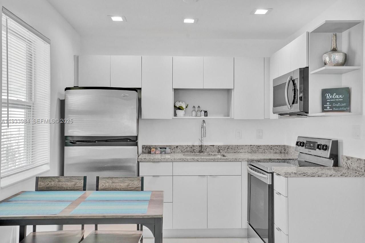 208 SE 4th St, Unit 1-2, Hallandale Beach, FL 33009 Photo