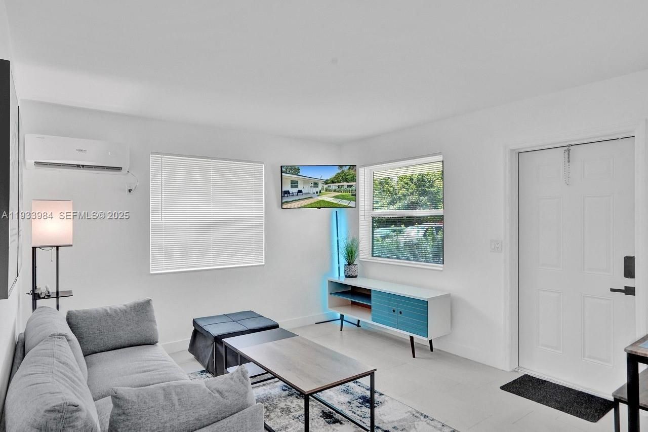 208 SE 4th St, Unit 1-2, Hallandale Beach, FL 33009 Photo