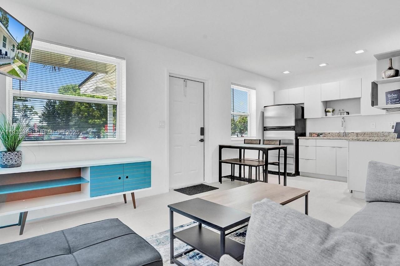 208 SE 4th St, Unit 1-2, Hallandale Beach, FL 33009 Photo